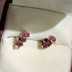 Vintage very pretty gold earrings with Thai rubies & diamonds